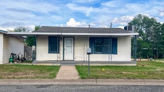 3702 Beaumont Ave in Snyder, TX - Building Photo