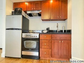 24 Joy St, Unit 4 in Boston, MA - Building Photo