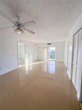 8260 SW 210th St, Unit 301 in Cutler Bay, FL - Foto de edificio - Building Photo