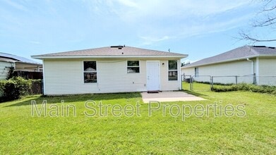 424 Pine Crescent Way in Pensacola, FL - Building Photo - Building Photo