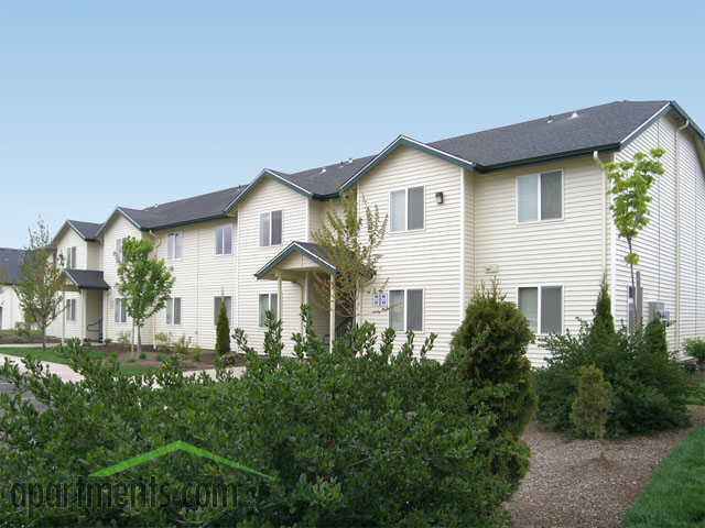 Victoria Place Apartments in Dallas, OR - Building Photo