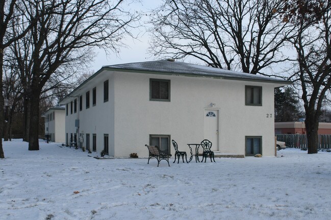 27-31 97th Ave NW in Coon Rapids, MN - Foto de edificio - Building Photo