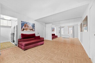106 Central Park S in New York, NY - Building Photo - Building Photo