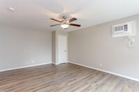 808 W Main St photo'