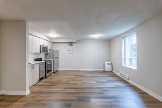 21 SHERWOOD AVE. in Toronto, ON - Building Photo - Interior Photo