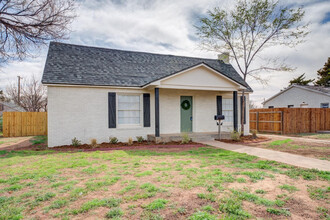 1721 23rd St in Lubbock, TX - Building Photo - Building Photo