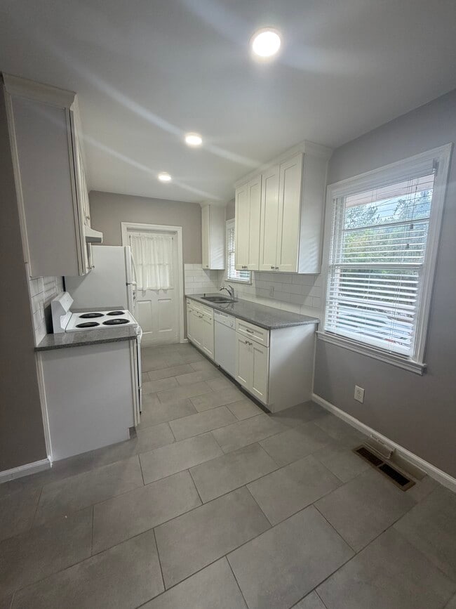 The Avenue Apartments