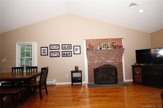 9 Ledgewood Ct in Norwich, CT - Building Photo - Building Photo