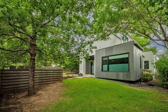 1208 Hillside Ave in Austin, TX - Building Photo - Building Photo