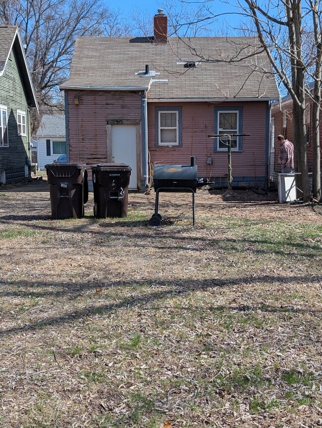 property at 1615 S Arago St