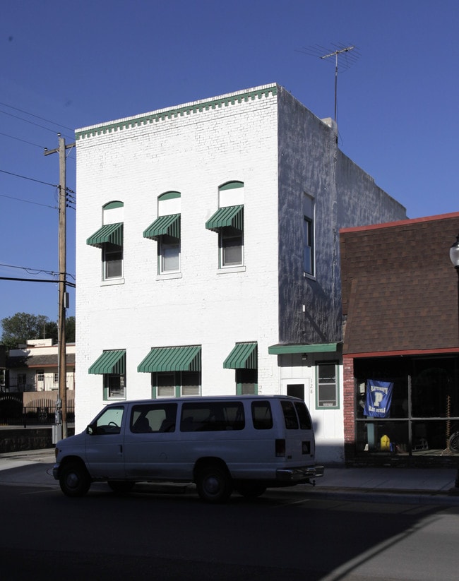 128 N 6th St in Plattsmouth, NE - Foto de edificio - Building Photo