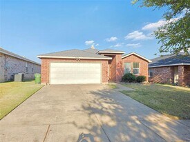 8409 Cotton Valley Ln in Arlington, TX - Building Photo