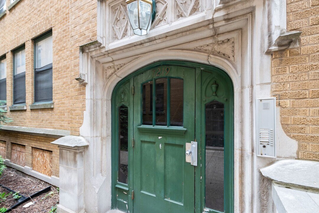 7219 S Yates Blvd in Chicago, IL - Building Photo