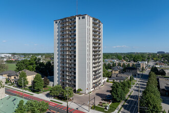 Kingswell Towers in London, ON - Building Photo - Building Photo