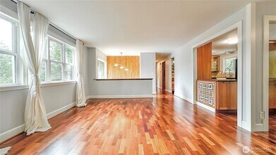 2830 216th Ave SE in Issaquah, WA - Foto de edificio - Building Photo