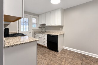 1005 Kayden Ln in Essex, MD - Foto de edificio - Building Photo