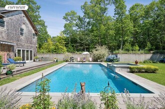 39 Harbor View Dr in East Hampton, NY - Building Photo - Building Photo