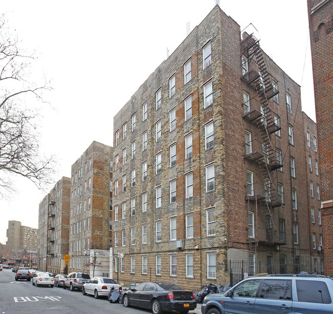 1024 Montgomery St in Brooklyn, NY - Foto de edificio - Building Photo