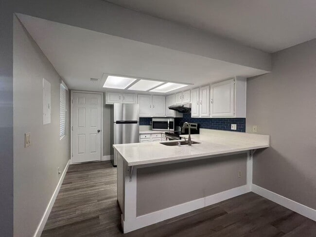 6250 W Flamingo Rd in Las Vegas, NV - Building Photo - Building Photo