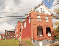 212 Highland Ave in Pitcairn, PA - Foto de edificio - Building Photo