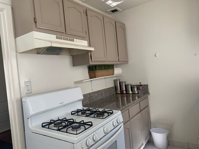 11228 Richland Ave in Los Angeles, CA - Building Photo - Building Photo
