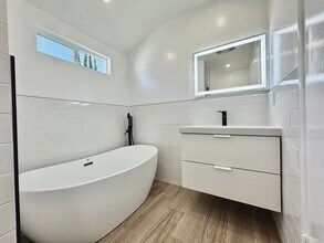 4918 Haskell Ave in Los Angeles, CA - Building Photo - Building Photo