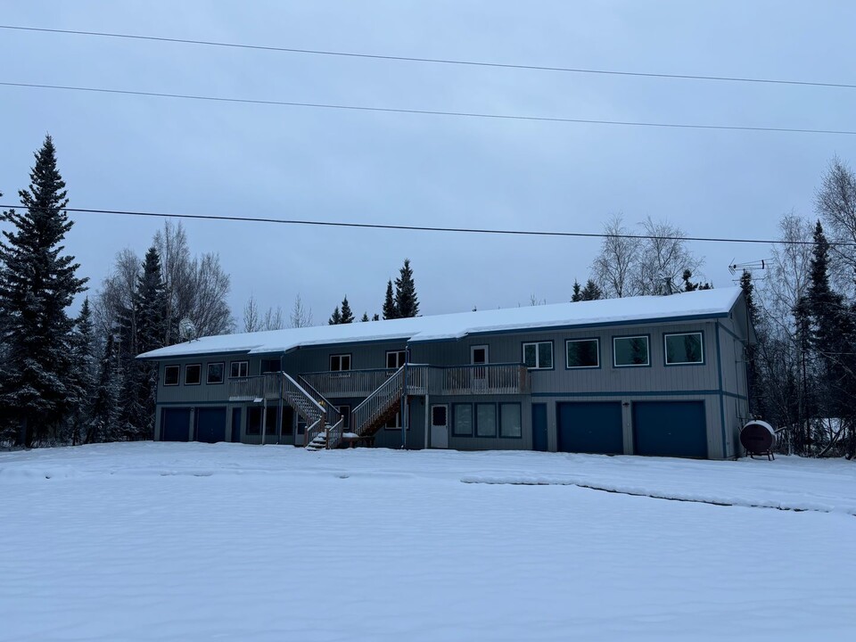 1183 O'Neal Rd in North Pole, AK - Building Photo