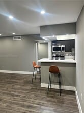 9449 SW 76th St-Unit -T5 in Miami, FL - Foto de edificio - Building Photo