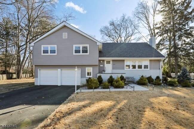 property at 287 Country Club Dr