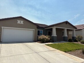 10115 Breitenbush Ave in Bakersfield, CA - Building Photo - Building Photo