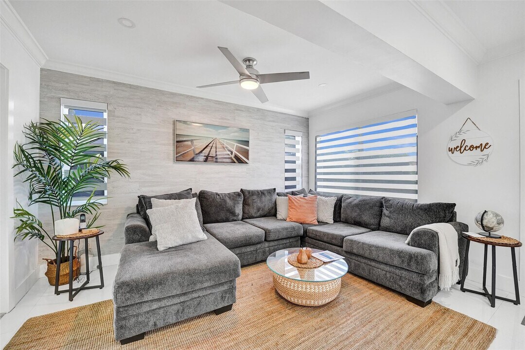 6740 Custer St in Hollywood, FL - Building Photo