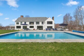 2 Meadows Edge in Redding, CT - Building Photo - Building Photo
