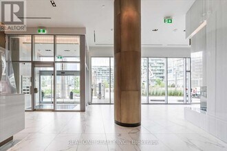 15 Queens Quay E in Toronto, ON - Building Photo - Building Photo