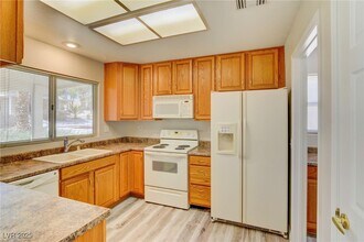 9053 Marble Dr in Las Vegas, NV - Building Photo - Building Photo