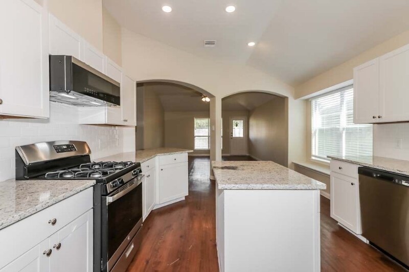 3707 Iris Ridge Way in Fresno, TX - Building Photo