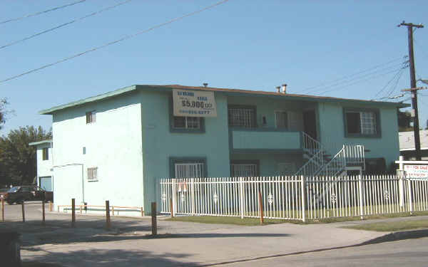 15805 S White Ave in Compton, CA - Foto de edificio