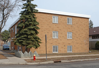 610 Chatsworth St N in St. Paul, MN - Foto de edificio - Building Photo