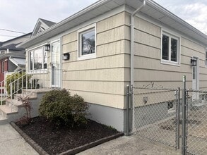 527 Willowbrook Rd in Staten Island, NY - Building Photo - Building Photo