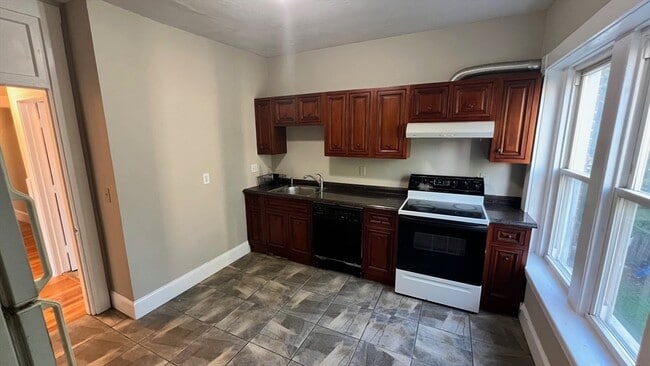 77 Easton St, Unit #1