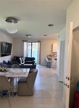 11101 W 33rd Ct in Hialeah, FL - Building Photo - Building Photo