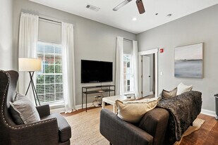 480 N Thomas St in Athens, GA - Building Photo