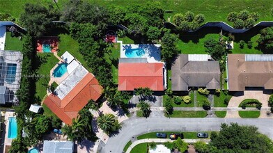 21020 NE 18th Ct in Miami, FL - Building Photo - Building Photo