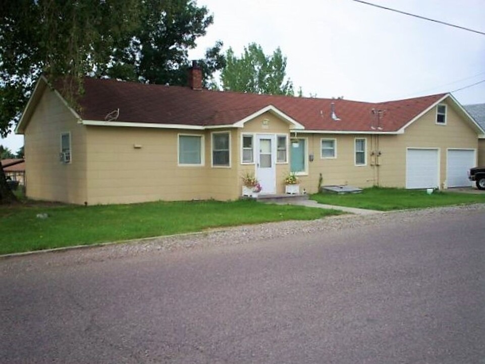 308 W 12th St in Laurel, MT - Building Photo