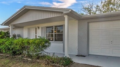 7124 Parrot Dr in Port Richey, FL - Building Photo - Building Photo