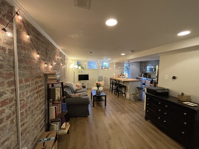 225 Rhode Island Avenue Northwest, Unit B