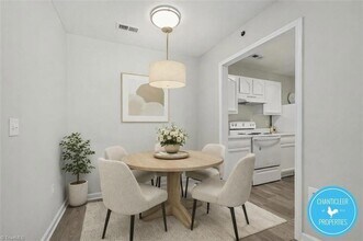 1041 W Barton St, Unit E in Greensboro, NC - Building Photo - Building Photo