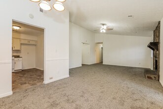 9370 Woodloop Ct, Unit 22 in Jonesboro, GA - Building Photo - Building Photo