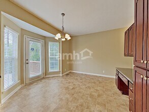 661 Sugar Mill Dr in Nashville, TN - Foto de edificio - Building Photo