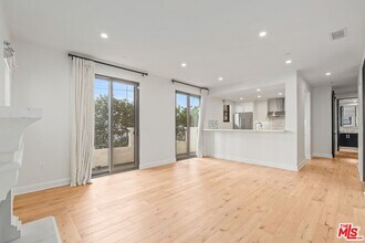 10647 Ashton Ave in Los Angeles, CA - Building Photo - Building Photo