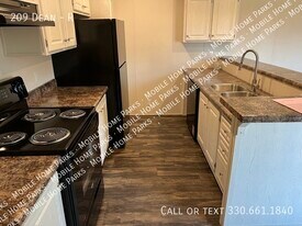 209 Dean Dr in New Kensington, PA - Building Photo